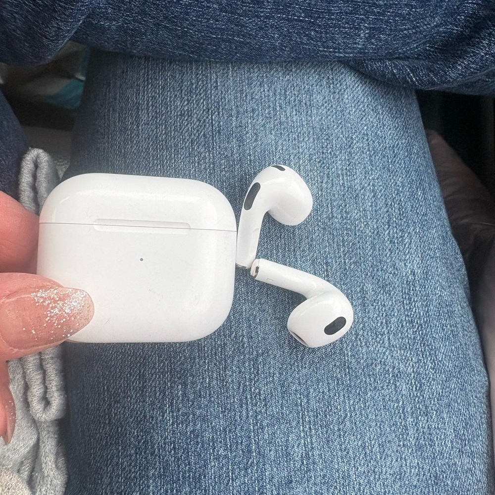Apple White AirpodPro 2nd gen with Charging Case